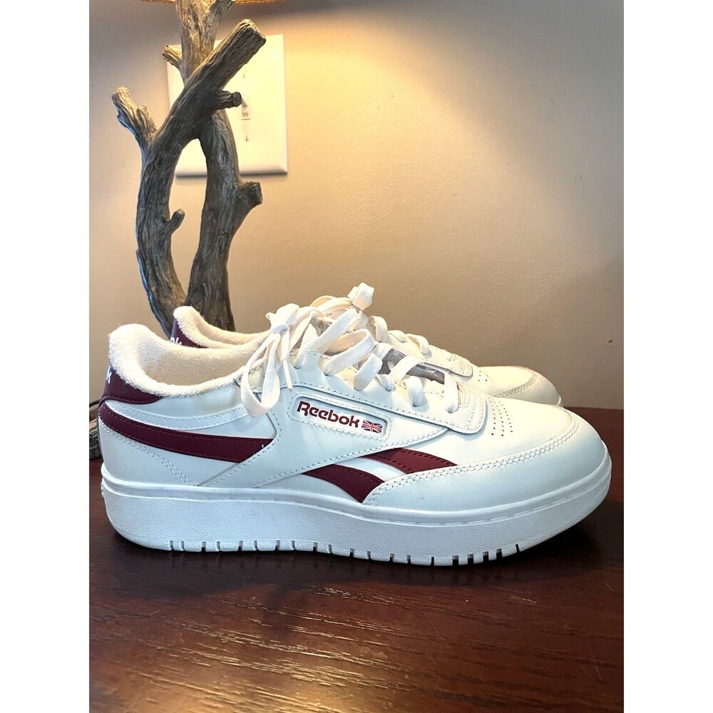 Reebok Vintage Sneakers Red Stripes Sz 9.5 (EU 40.5)